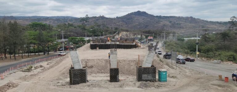 Construcción del paso a desnivel hacia “Mateo” y “Lepaterique”