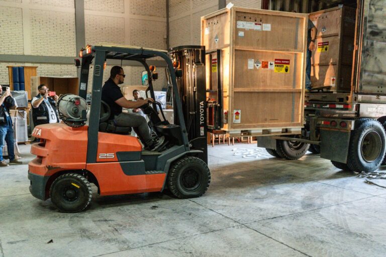 recibimiento de equipamiento médico destinado a los Hospitales Neonatales
